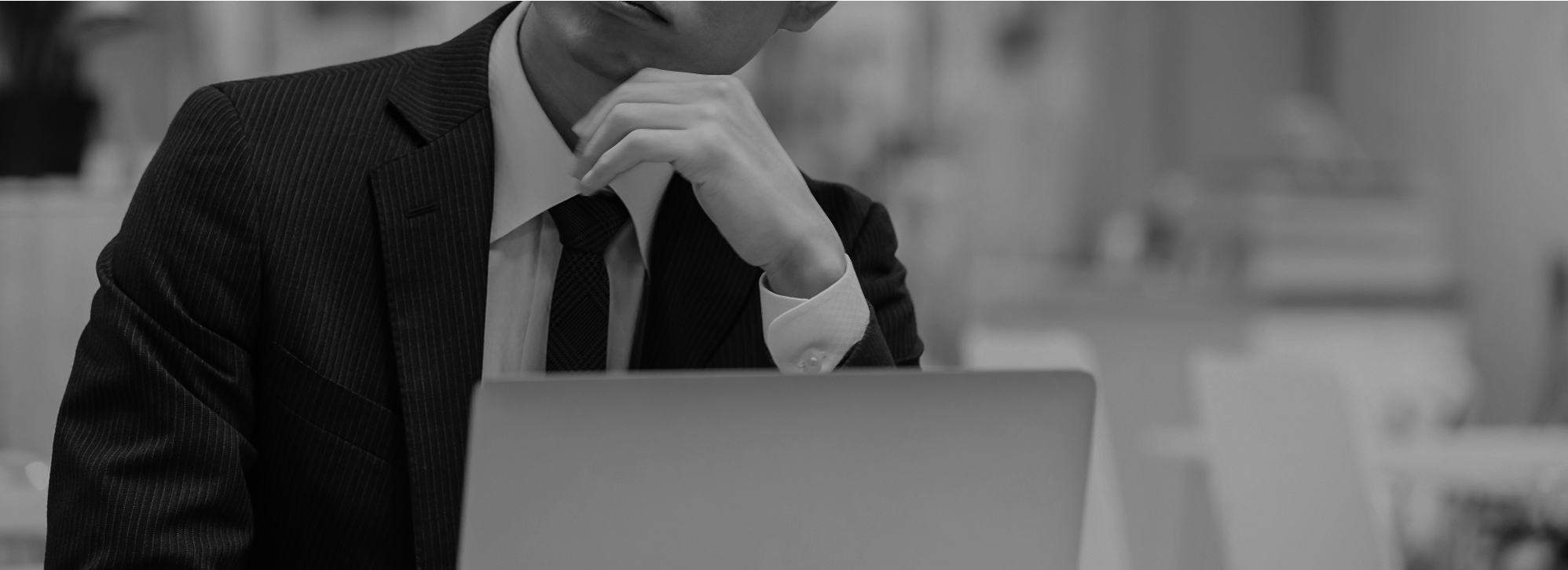 節税に悩むビジネスマン